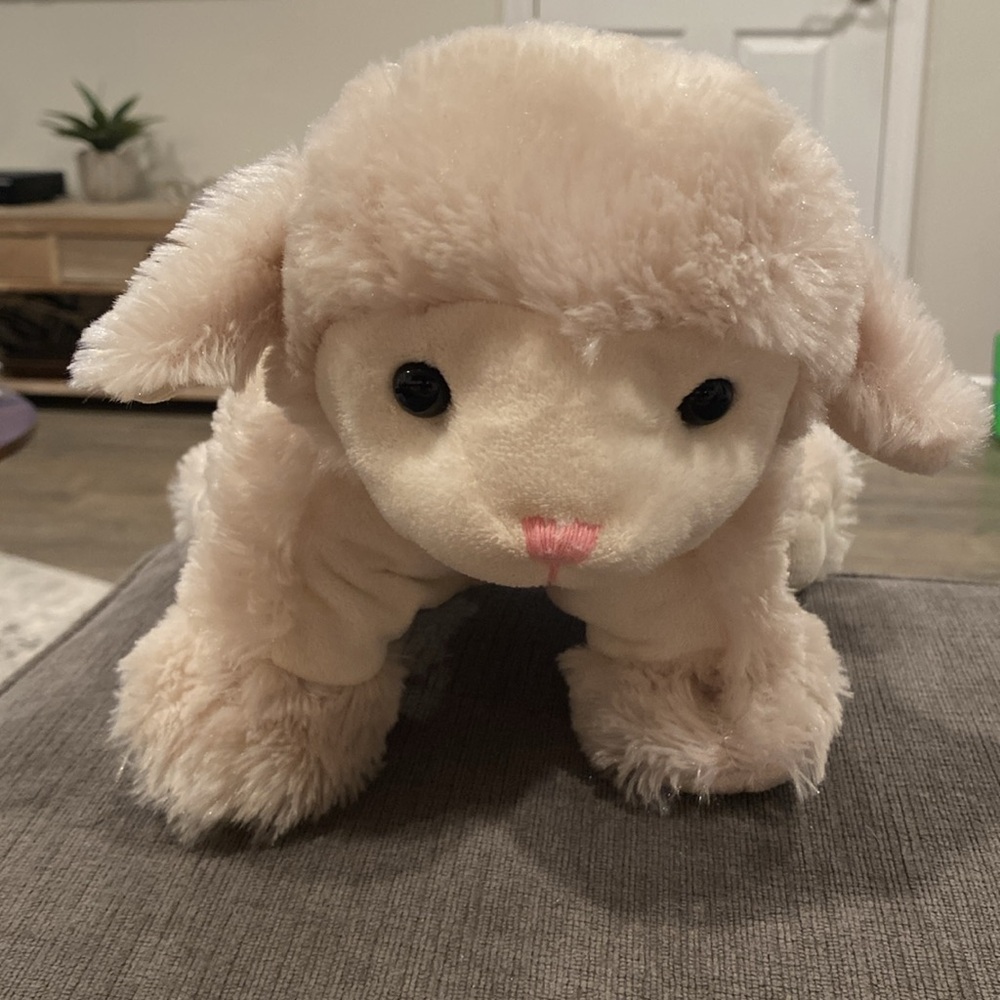 Lamb Pillow Chum - NEVER USED! NWOT!     pillows pet pets baby kids